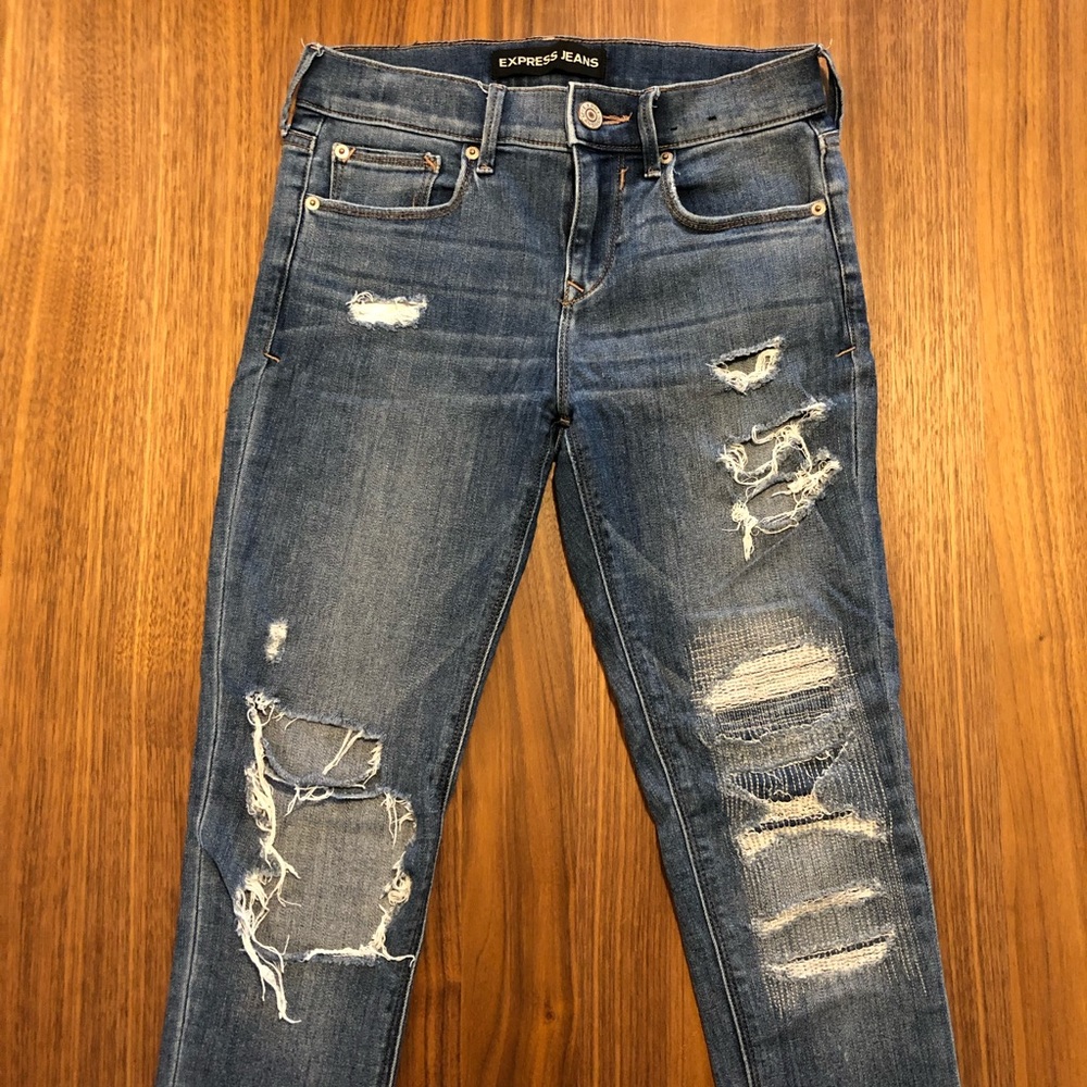 20%off bundles of 2! Mid-rise Express jeggings